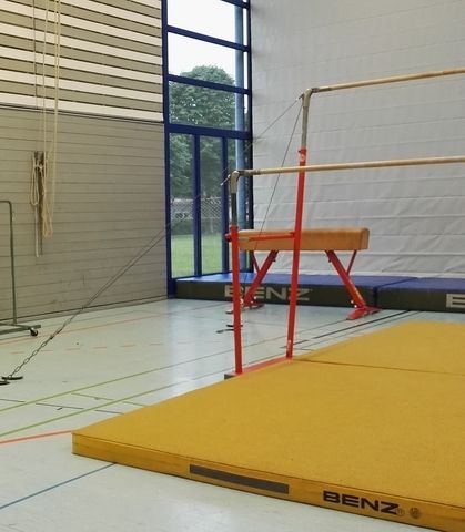 Abteilungsleitung Turnen Bild vom Aufbau des Stufenbarrens