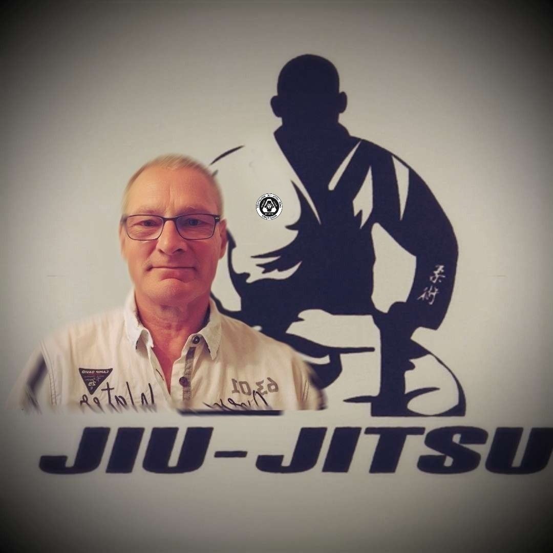 IV-DAN Jiu-Jitsu, Mitglied im DJJR (Deutscher Jiu-Jitsu Ring-Erich Rahn) und DDBV (Deutscher Danträger und Budolehrer Verband)